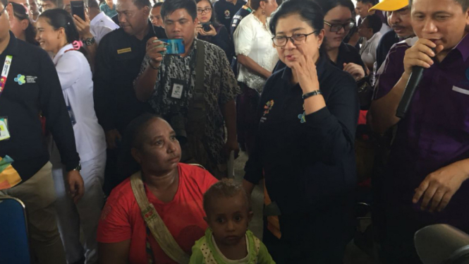 Menkes Nila Moeloek di Teluk Bintuni, Papua Barat.