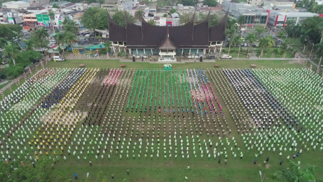 Ribuan Warga Padang Ikuti Tari Gemu Famire