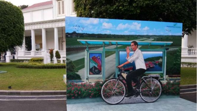 Pojok selfie dengan 'Jokowi' di depan Istana Negara Jakarta