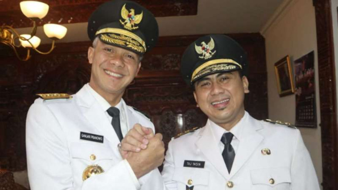 Ganjar Pranowo dan Taj Yasin, Gubernur dan Wakil Gubernur Jawa Tengah periode 2018-2023, usai dilantik oleh Presiden Joko Widodo di Istana Merdeka, Jakarta, pada Rabu, 5 September 2018.