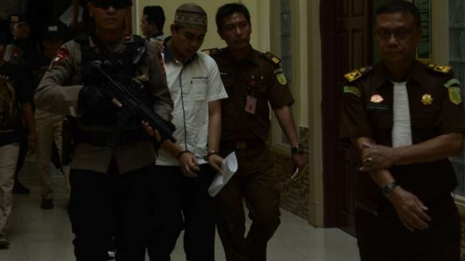 Bintang Andromeda (25), terdakwa teroris dalam kasus bom Transmart Lampung.