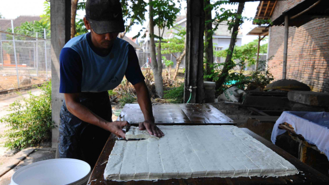 Perajin tahu dan tempe di Indonesia