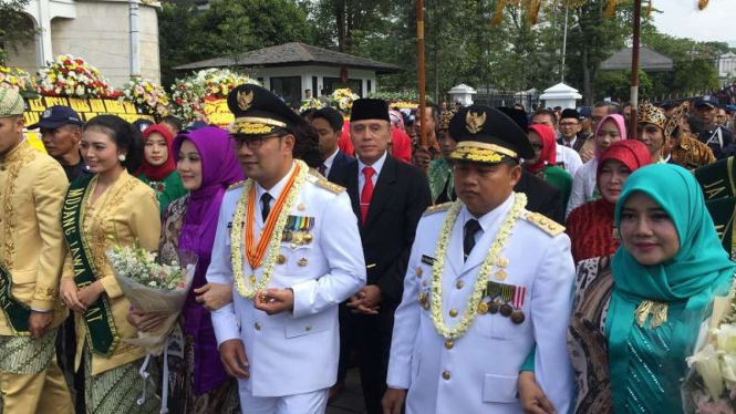 Gubernur dan Wakil Gubernur Jawa Barat Ridwan Kamil Uu-Ruzhanul Ulum 