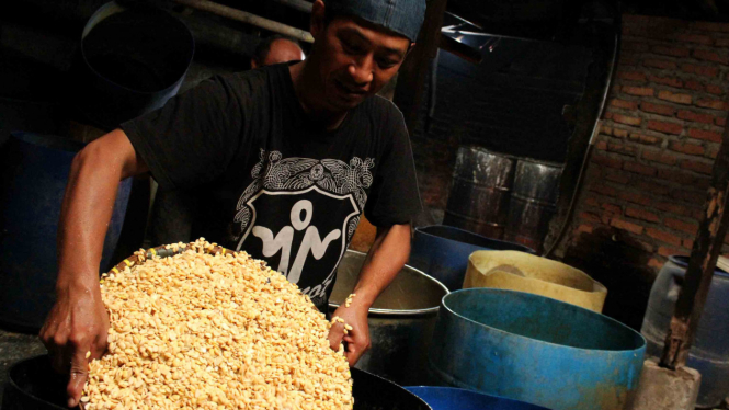 Perajin tahu dan tempe di Indonesia