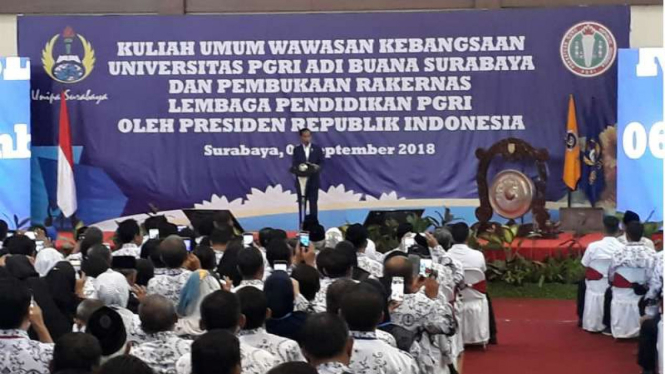 Presiden Jokowi di Rapat Kerja Nasional Lembaga Pendidikan PGRI, Surabaya