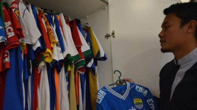 Koleksi jersey pemain Persib Bandung, Dedi Kusnandar