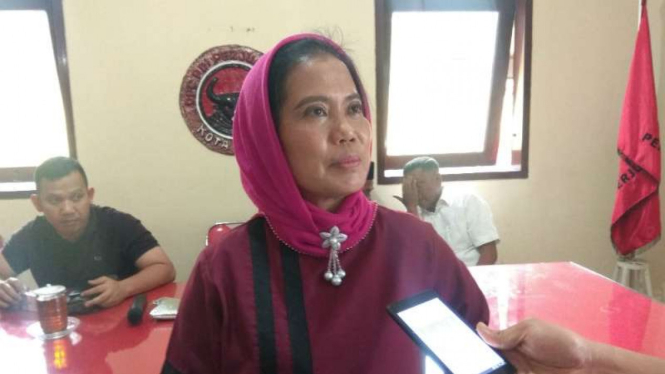 Sekretaris PDIP Jawa Timur Sri Untari usai konferensi pers tentang pergantian antarwatu anggota DPRD Kota Malang di Malang pada Kamis, 6 September 2018.