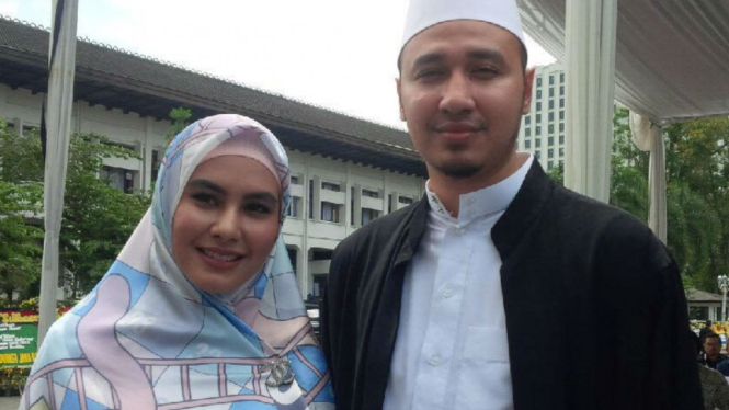 Kartika Putri dan Habib Usman bin Yahya.