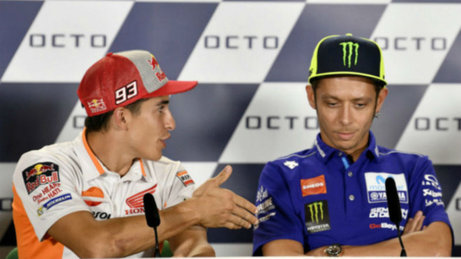 Valentino Rossi saat menolak menjabat tangan Marc Marquez