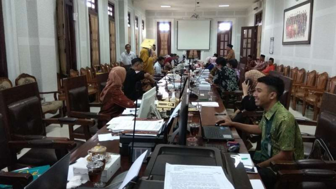Tim Satgas mengerjakan berkas PAW untuk anggota DPRD Kota Malang.
