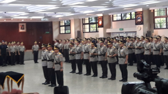 Kapolri memimpin upacara kenaikan pangkat 23 perwira Polri