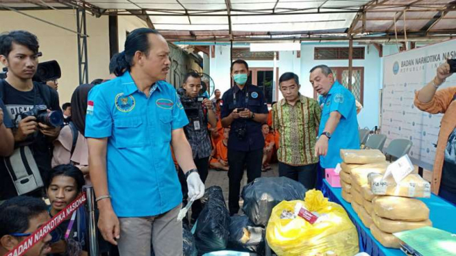 Deputi Pemberantasan pada BNN Armand Depari memperlihatkan sejumlah barang bukti narkotika hasil penindakan aparatnya di kantornya di Jakarta, pada Jumat, 07 September 2018.