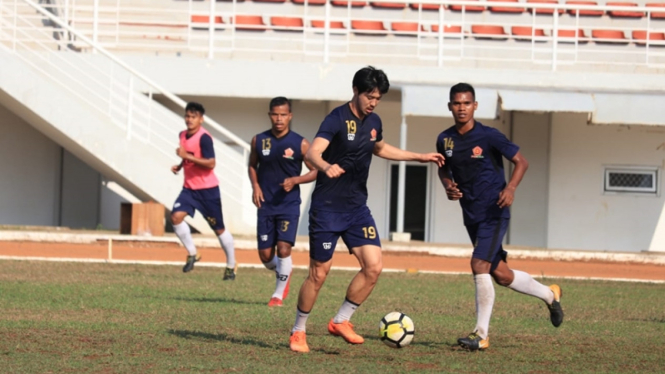 Pemain PS Tira menjalani latihan jelang bergulirnya kembali Liga 1 2018