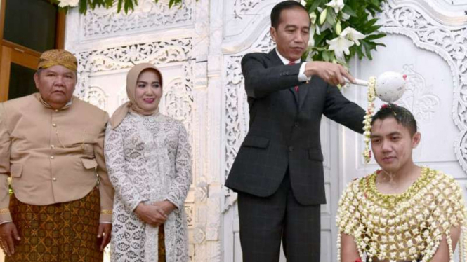 Presiden Jokowi hadiri acara Siraman ajudannya