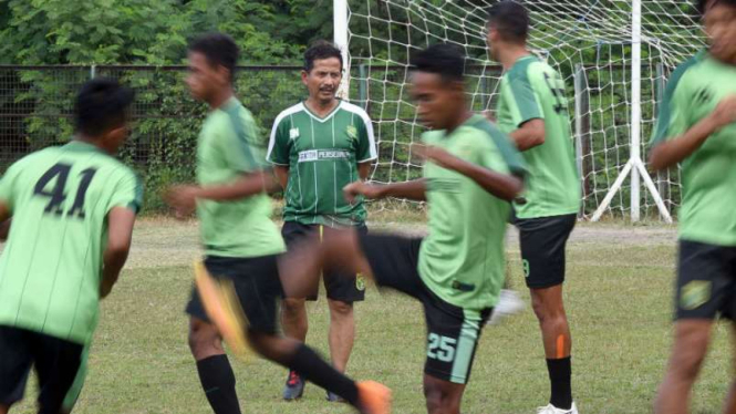 Pelatih Persebaya Surabaya, Djadjang Nurdjaman.