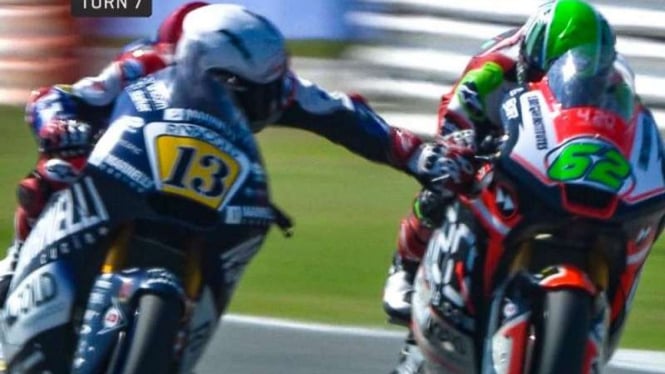 Aksi konyol Romano Fenati di Moto2