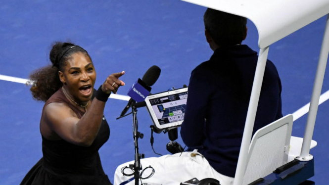 Petenis Amerika Serikat, Serena Williams, saat memaki wasit