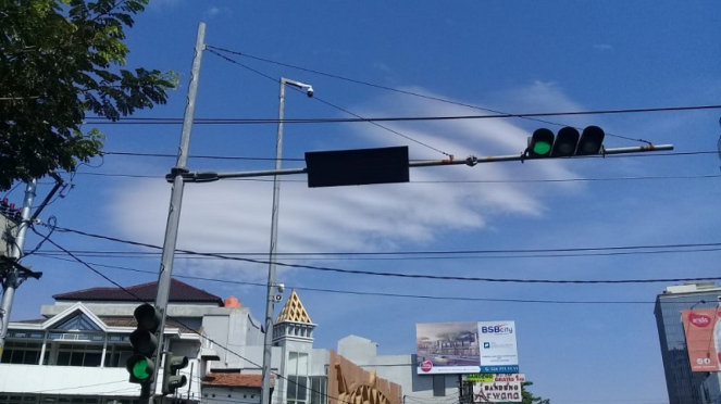 Awan lenticuralis di kawasan Karangayu Semarang