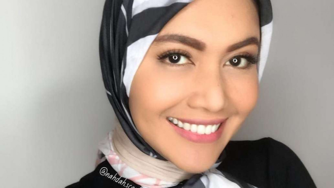 Denada berhijab