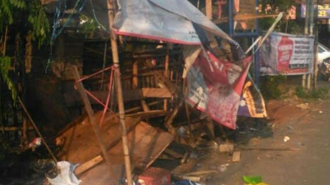 Posko ormas yang dirusak saat taruwan dua kelompok di Pamulang, Tangsel