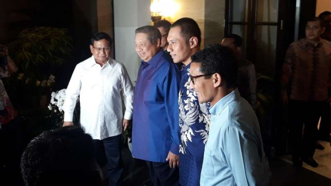 Prabowo-Sandiaga Uno bertemu SBY di kediamannya