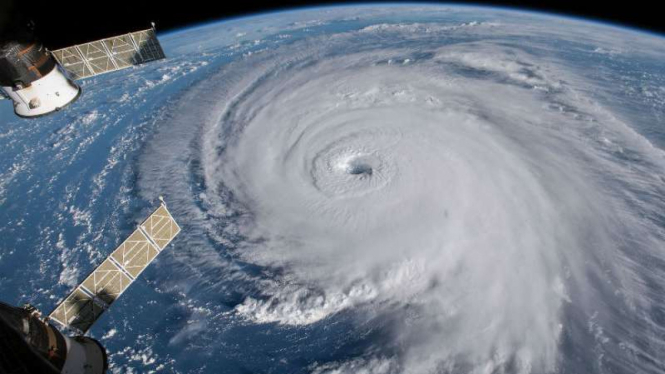 Foto NASA gambaran topan Florence