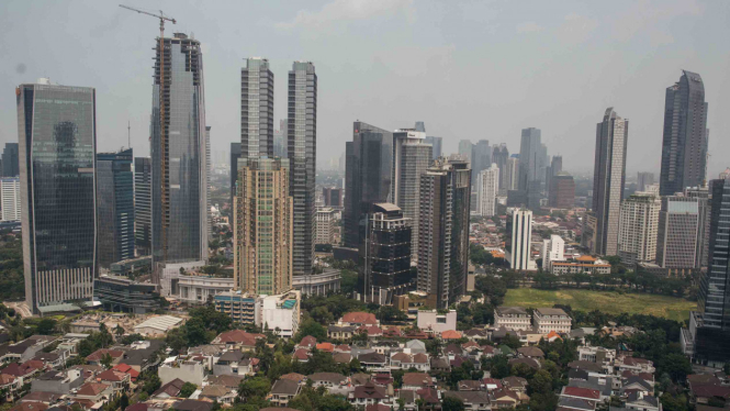 Deretan gedung bertingkat terlihat dari kawasan Kuningan, Jakarta
