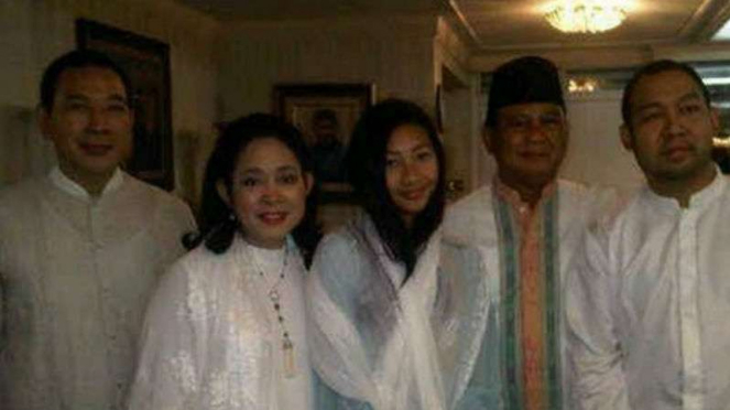 Foto Titiek Soeharto bersama Prabowo Subianto