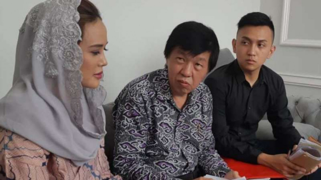 Martin Pratiwi bersama kuasa hukum