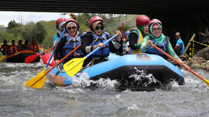  Pemandangan lokasi rafting di Sungai Lukup Badak di Aceh Tengah, di bawah kaki Gunung Leuser.