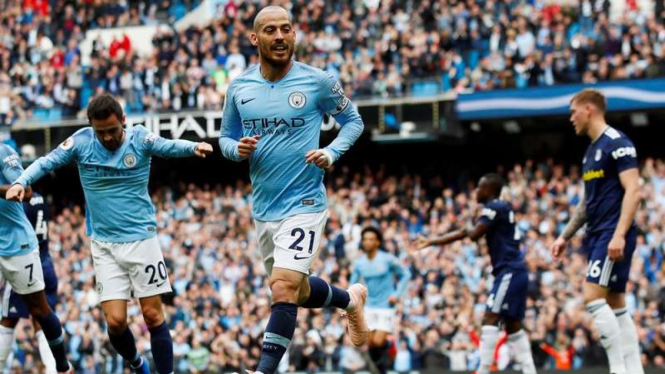 Gelandang Manchester City, David SIlva, melakukan selebrasi usai mencetak gol