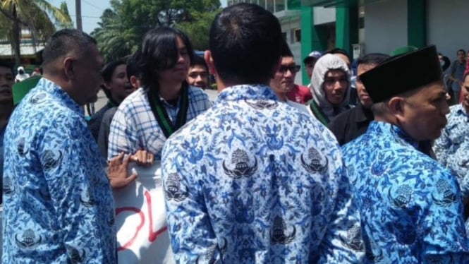 Anggota HMI tolak Ma'ruf Amin ceramah di Masjid Untirta Banten, 17 September 2018.