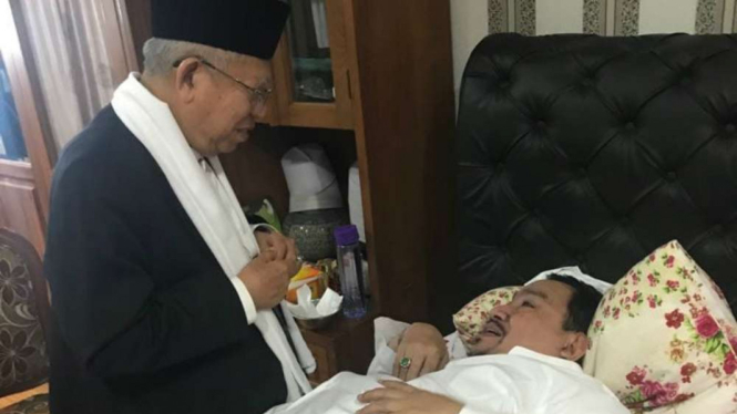 KH Ma'ruf Amin saat mengunjungi Habib Ali Bin Abdurrahman Assegaf.