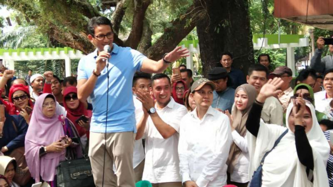 Bakal calon wakil presiden Sandiaga Salahudin Uno saat meresmikan posko relawan Kami Berani Sumatera Selatan di Palembang, Selasa, 18 September 2018.