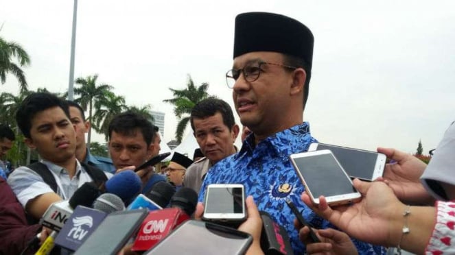 Gubernur DKI Jakarta Anies Baswedan di lapangan silang Monas, Jakarta