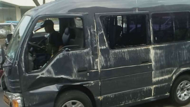 Mobil Densus 88 anti teror Mabes Polri kecelakaan di Jalan Margonda, Depok