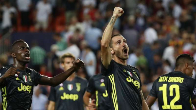 Pemain Juventus rayakan kemenangan atas Valencia