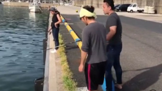 Pamer Skill saat Memancing, Pria Ini Malah Dapat Malu