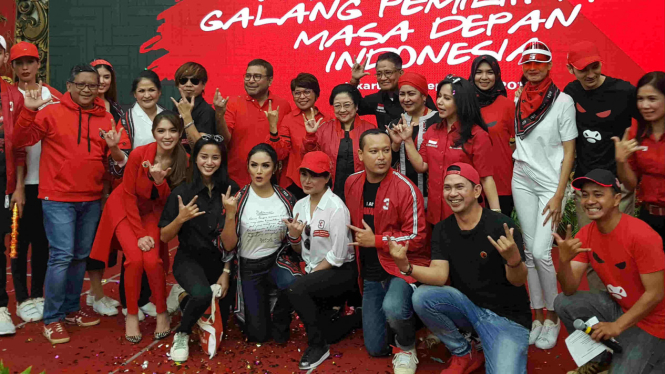 Megawati didampingi elite PDIP dan pendukung Jokowi