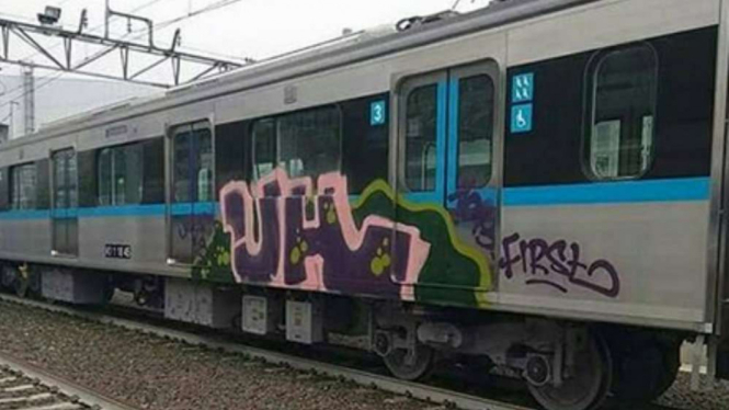 Aksi Vandalisme kereta MRT Jakarta di Depo Lebak Bulus.