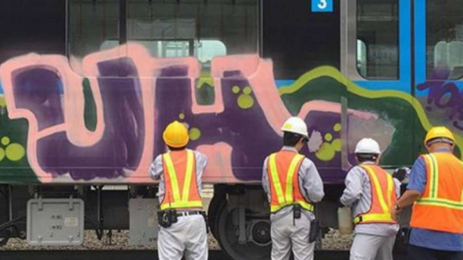 Aksi Vandalisme di badan kereta MRT Jakarta di Depo Lebak Bulus.