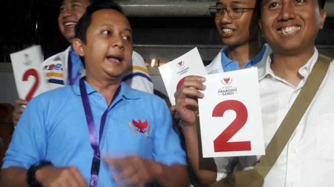 Para kader Partai Gerindra menyambut gembira nomor 2 yang didapat Prabowo-Sandi