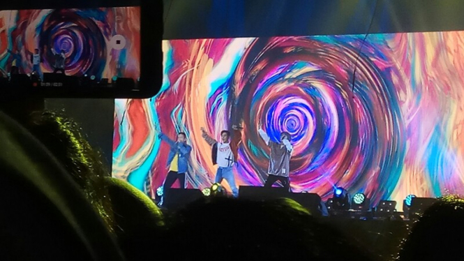 Rap Line BTOB dalam Konser di The Kasablanka Jakarta