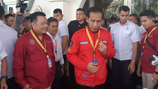Presiden Jokowi usai menghadiri Reuni Akbar Kagama di JCC