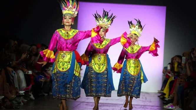 Grup penari Yayasan Belantara Budaya Indonesia