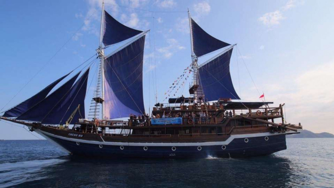 Kapal Phinisi Sea Safari Cruise