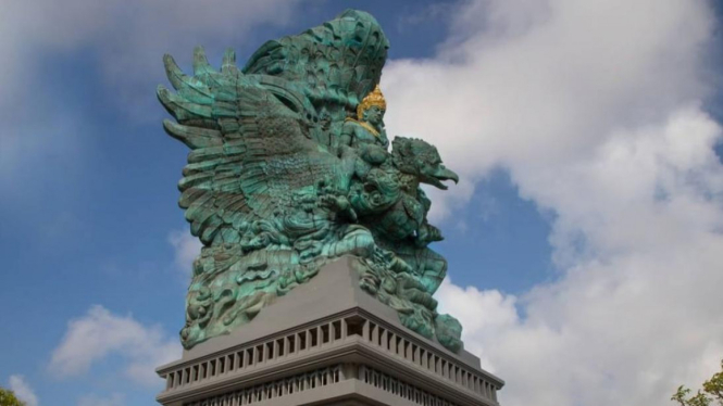 Patung Garuda Wisnu Kencana