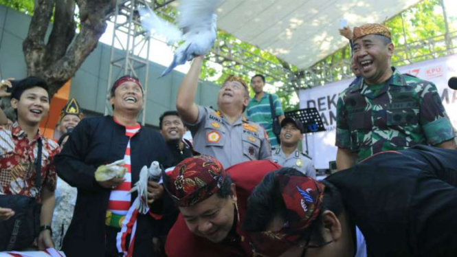 Kampanye Damai Pemilu di kantor KPU Jatim, Surabaya, pada Minggu, 24 September