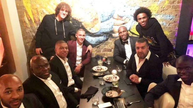 Suasana jamuan makan malam para pemain Chelsea bersama Kylian Mbappe