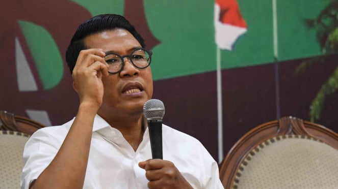 Xi es miembro del representante de la Cámara de la Materia Mukhamad.